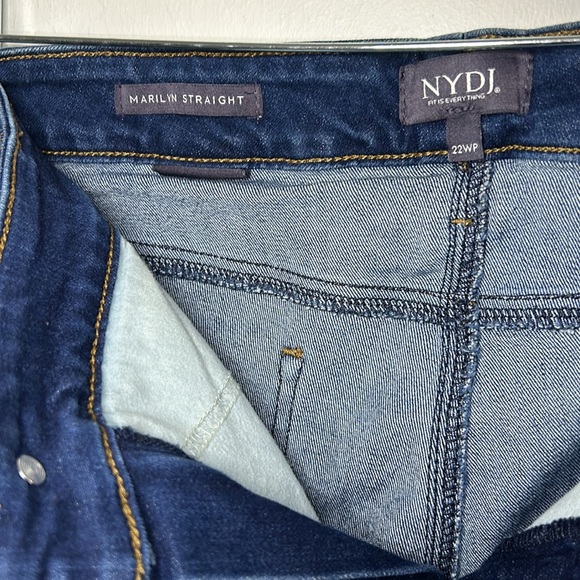 NYDJ Marilyn Straight Lift x Tuck Jeans - Picture 11 of 13